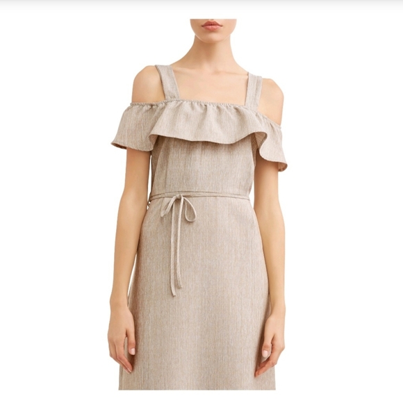 Love Sadie Women's Back Slit Maxi. (NOTE: Dress is in Blue) - Picture 8 of 9